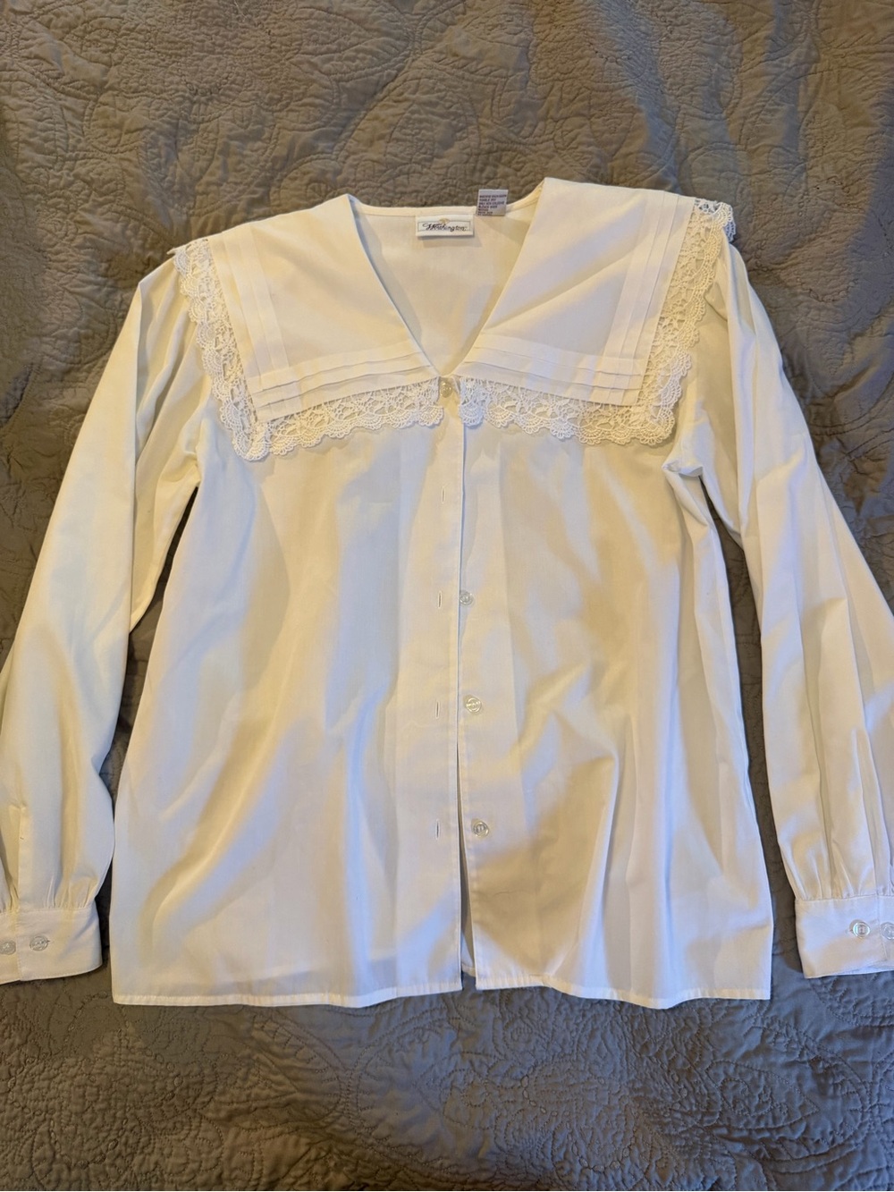 Vintage Worthington White Lace-Trim large collar Button Down Blouse